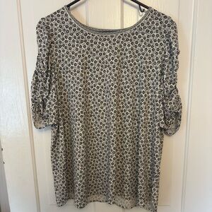 Max Studio London Blouse Women’s Plus 1X Black & White Floral Poly/Spandex